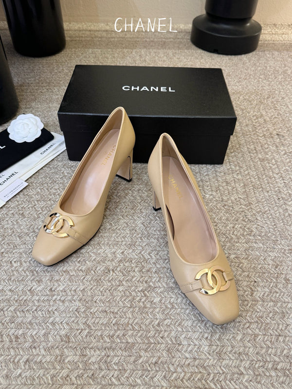 CC 26ss Logo Square-Toe Pumps Beige Lambskin 835689