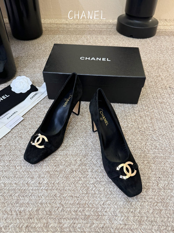 CC 26ss Logo Square-Toe Pumps Black Suede 835687