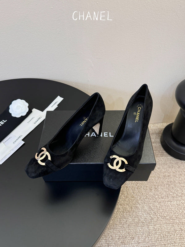 CC 26ss Logo Square-Toe Pumps Black Suede 835687