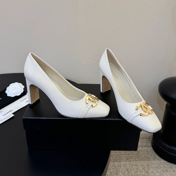 CC 26ss Logo Square-Toe Pumps White Lambskin 835685