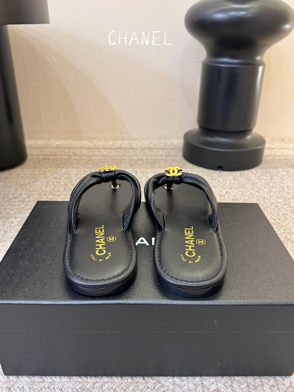 CC 26S Thong Slide Sandals Black Cowhide 835640
