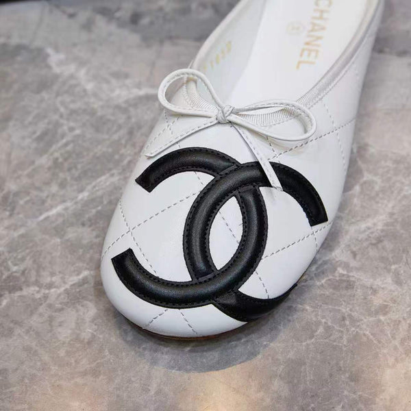 CC Coco Beach 26SS Flat Mules White Quilted Lambskin Black Logo 840270