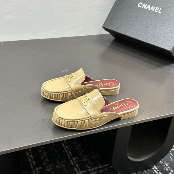 CC 2026 Double C Logo Loafers Begie Leather Sheepskin 832503