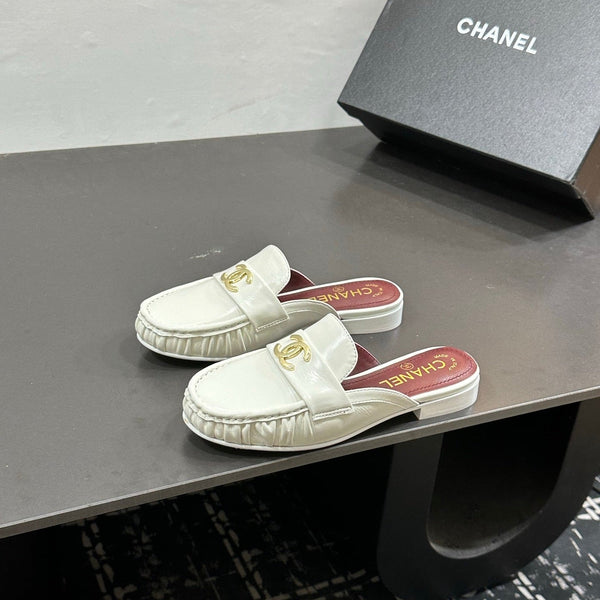 CC 2026 Double C Logo Loafers White Leather Sheepskin 832502