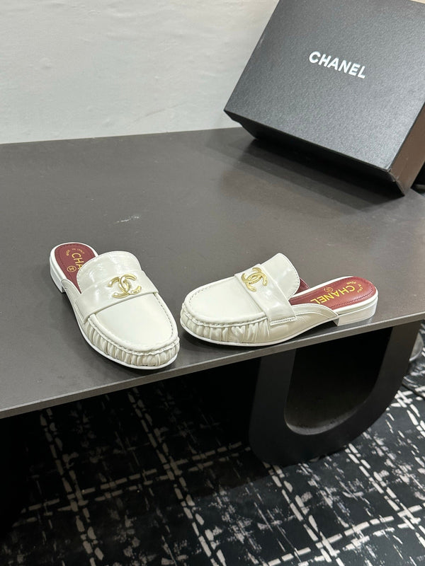 CC 2026 Double C Logo Loafers White Leather Sheepskin 832502