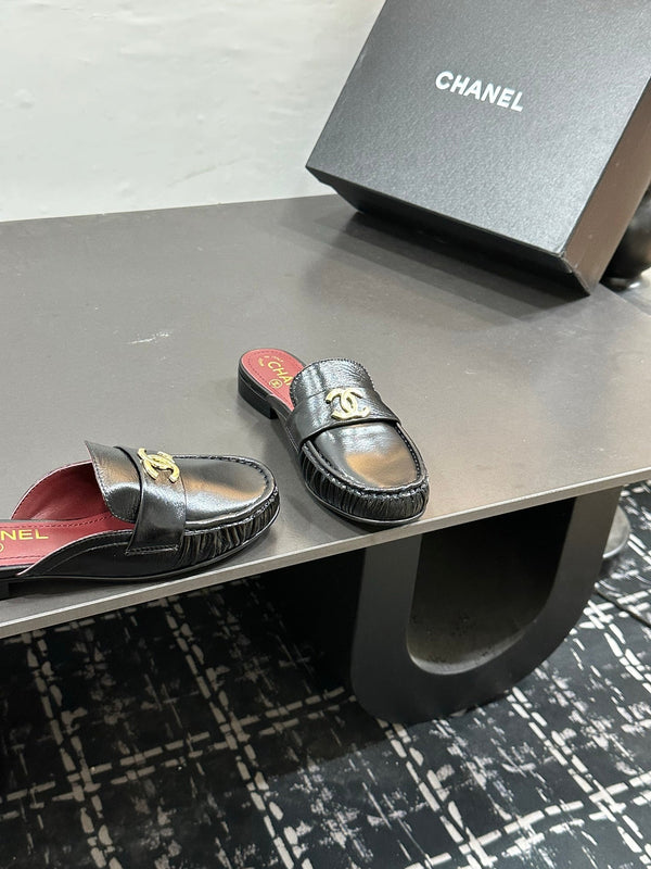 CC 2026 Double C Logo Loafers Black Leather Sheepskin 832501