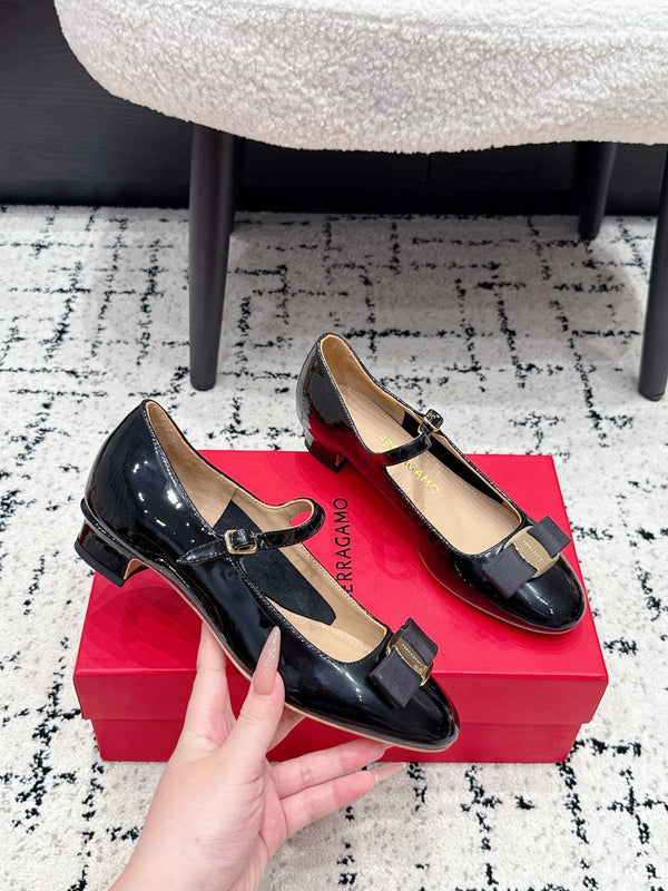FG Vara Bow Round Toe Mary Jane Pumps 3.5cm Black Patent Leather 458405