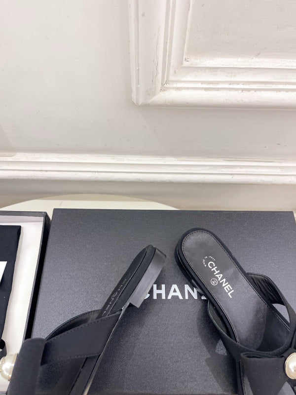 CC Pearl Bow Thong Flat Sandals Black Satin 891777