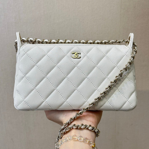 CC 25s Classic Clutch With Chain White Caviar Leather
