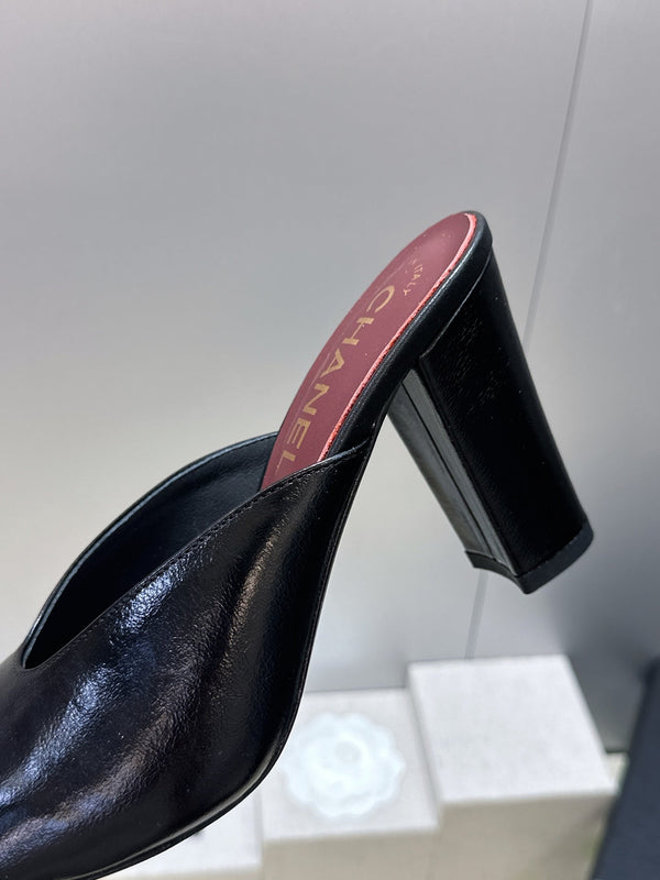 CC Cap Toe Mules 90mm Black Teal Patent Leather  896855