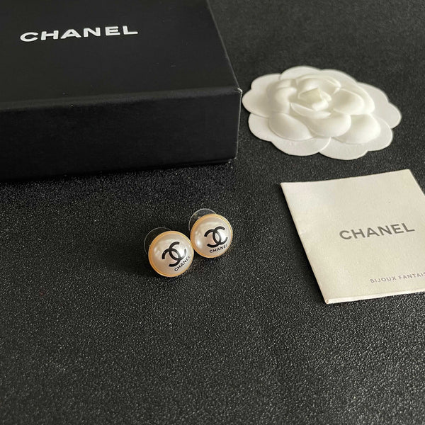 CC Stud Earrings White 659646