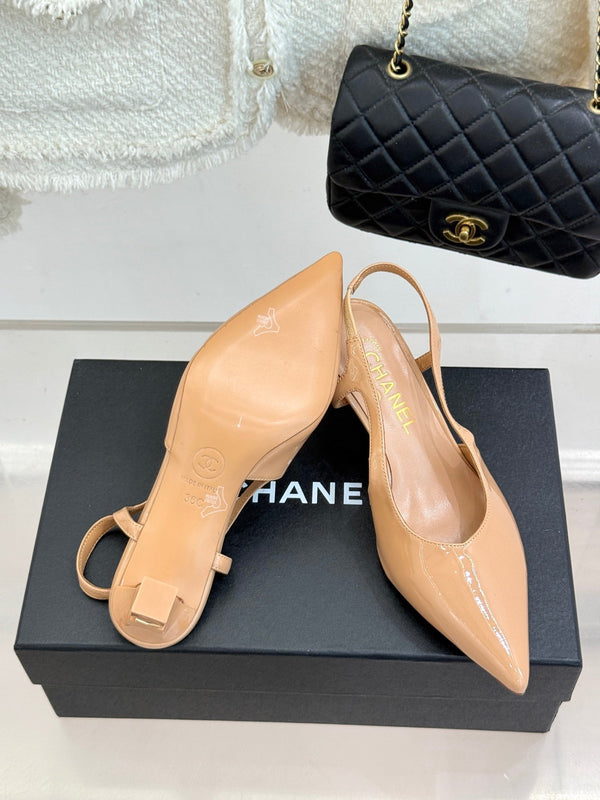 CC 26A Pointed Toe Slingback Pumps Beige Patent Cowhide 904669