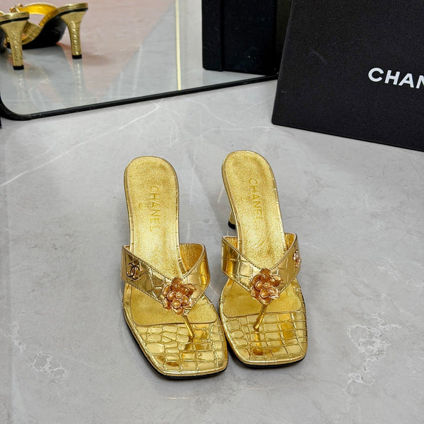 CC 26A Camellia Double C Thong Sandals 8.5CM Gold Stone-Grain Cowhide 938254
