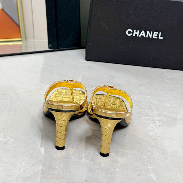 CC 26A Camellia Double C Thong Sandals 8.5CM Gold Stone-Grain Cowhide 938254