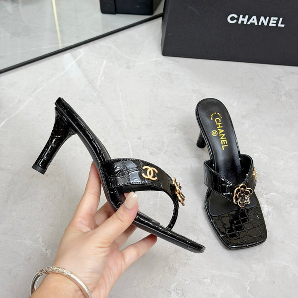 CC 26A Camellia Double C Thong Sandals 8.5CM Black Stone-Grain Cowhide 938251