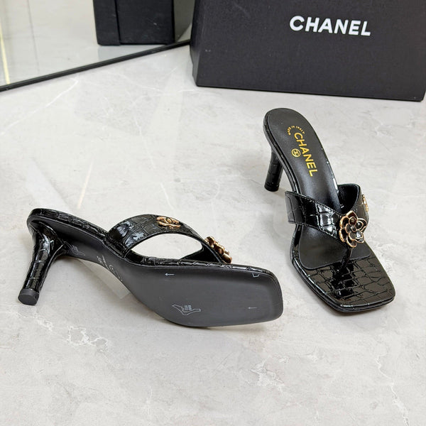 CC 26A Camellia Double C Thong Sandals 8.5CM Black Stone-Grain Cowhide 938251