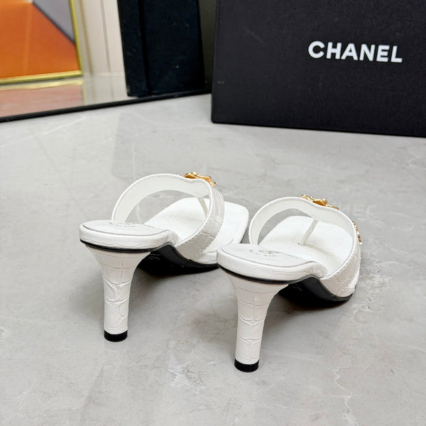 CC 26A Camellia Double C Thong Sandals 8.5CM White Stone-Grain Cowhide 938250