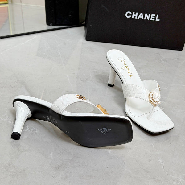CC 26A Camellia Double C Thong Sandals 8.5CM White Stone-Grain Cowhide 938250