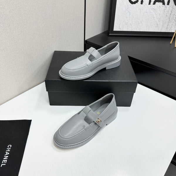 CC Turn-Lock CC T-Strap Loafers Gray Leather 944554