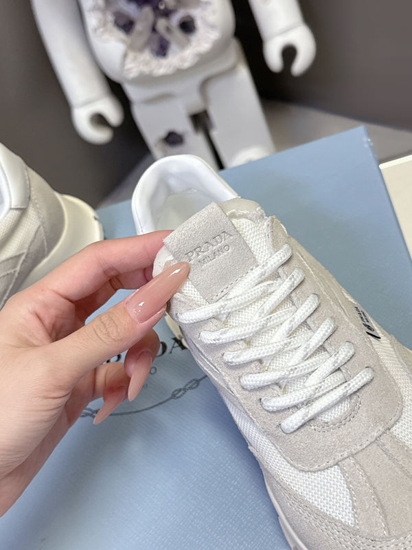Prad 26ss Milano Logo Label Sneakers Off-White & Light Gray Mesh Suede 951933