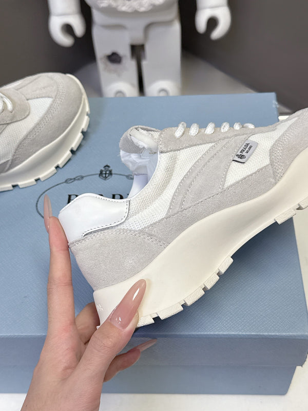 Prad 26ss Milano Logo Label Sneakers Off-White & Light Gray Mesh Suede 951933