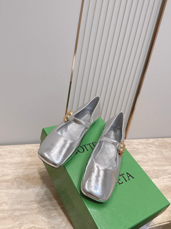BV Charlotte Mary Jane Flat Silver Cowhide Leather 954583