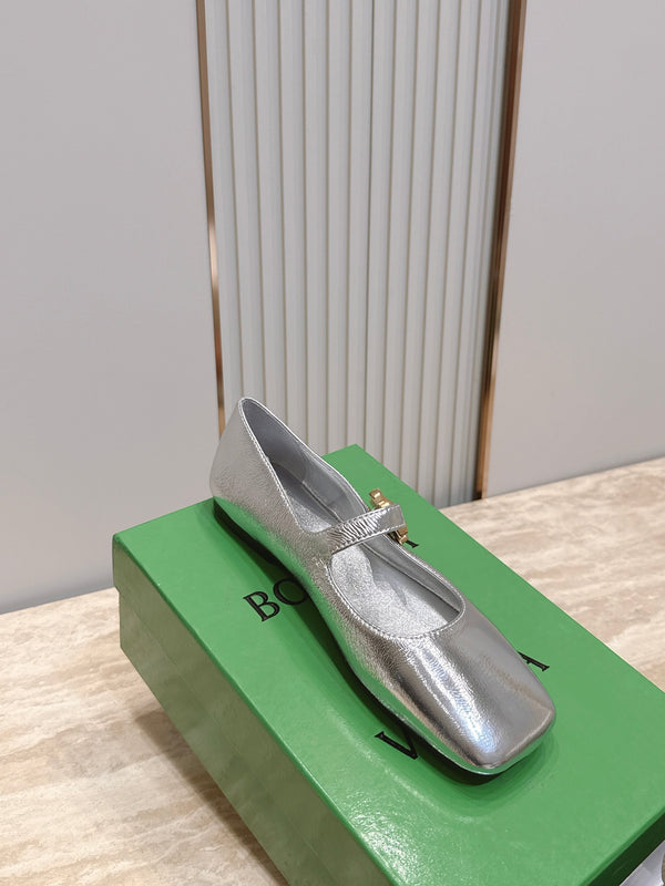 BV Charlotte Mary Jane Flat Silver Cowhide Leather 954583