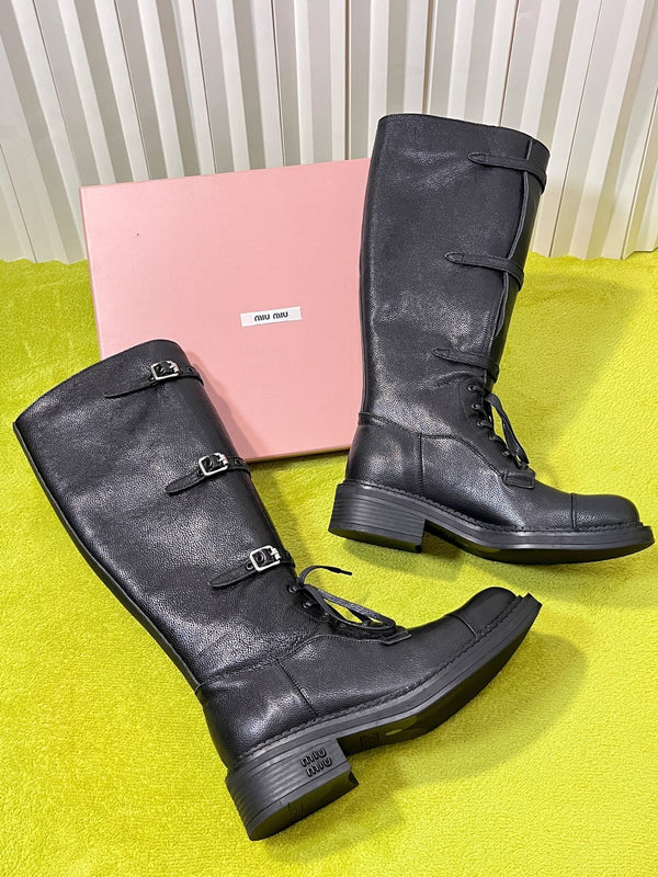 Miu 26S Knee-High Lace-Up Boots 4CM Triple Buckle Black Pebbled Leather 137190
