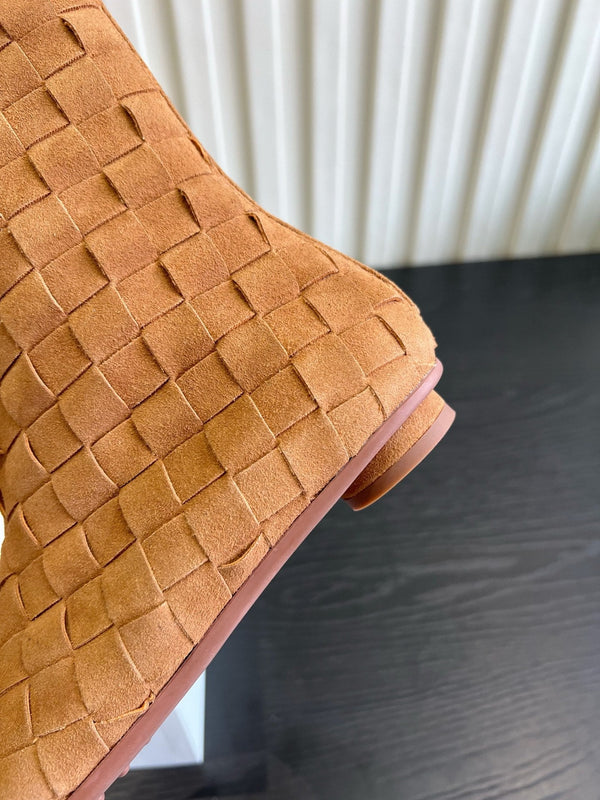 BV 26S Atomic Boots Intrecciato Caramel Suede 136466