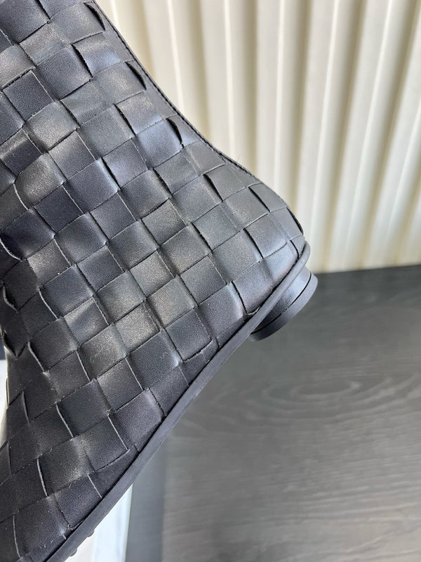 BV 26S Atomic Boots Intrecciato Black Leather 136462