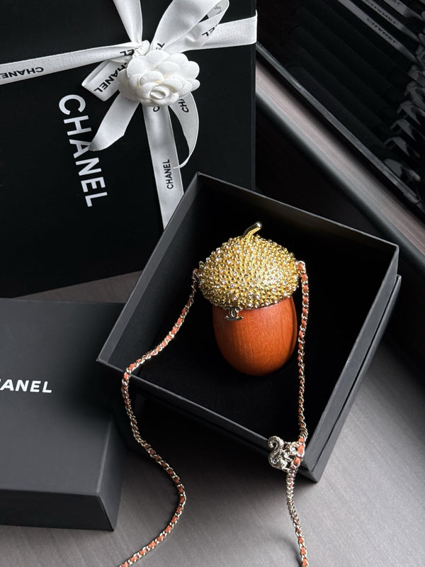 CC 26M Acorn Minaudière 17cm Wood & Crystal-Embellished Metal