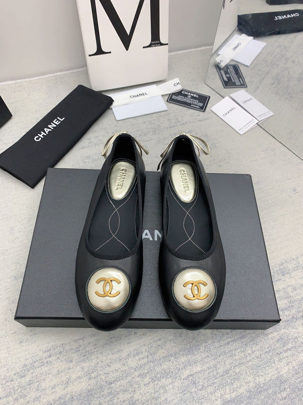 CC 26ss Medallion Ballet Flats Gold-Tone Detail Black Leather 162260