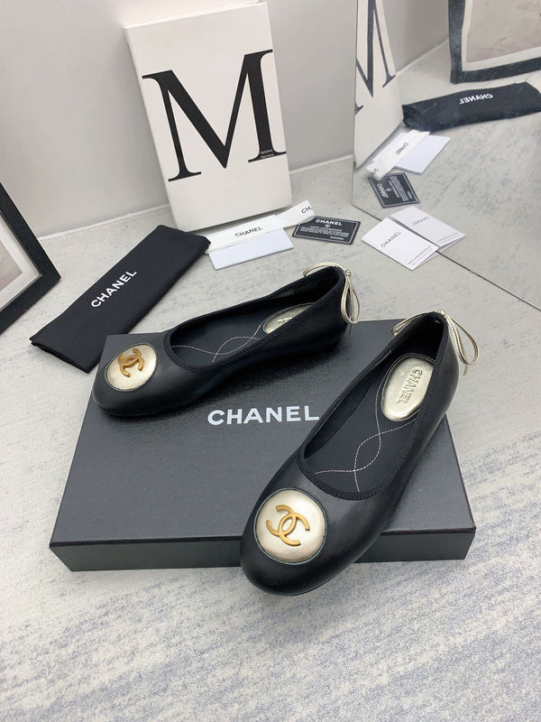 CC 26ss Medallion Ballet Flats Gold-Tone Detail Black Leather 162260