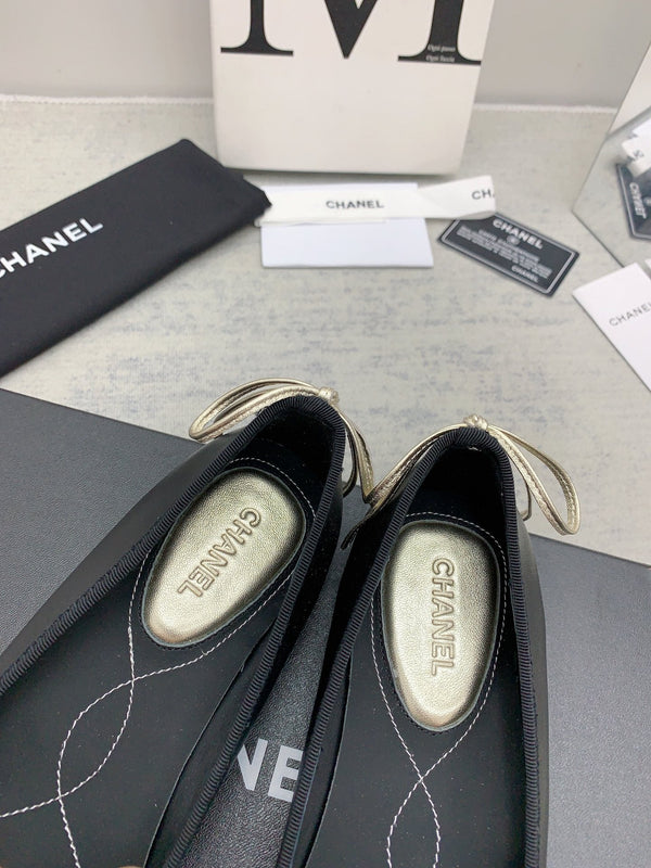 CC 26ss Medallion Ballet Flats Gold-Tone Detail Black Leather 162260