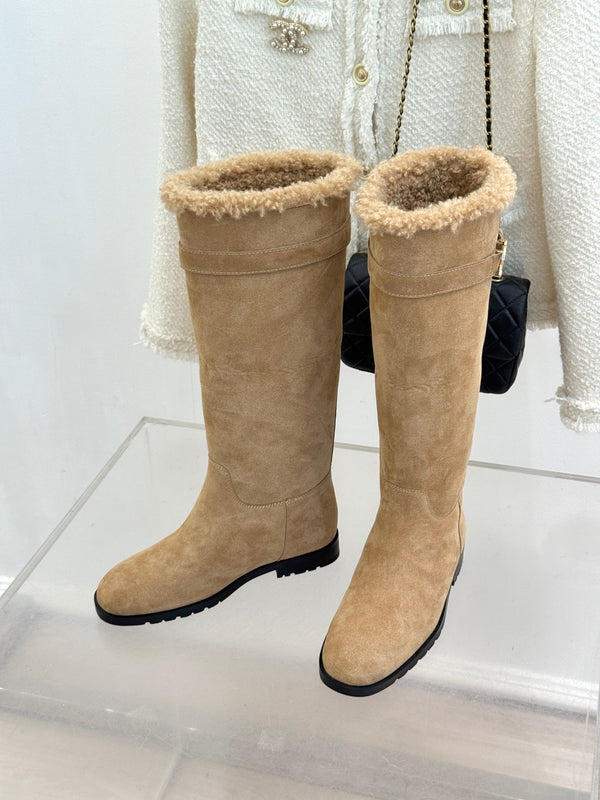 CC 26FW Riding Boots Gold-Tone Turn-Lock Strap Beige Suede & Shearling 188561
