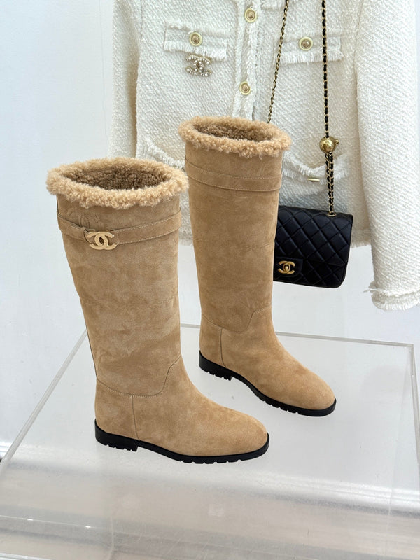 CC 26FW Riding Boots Gold-Tone Turn-Lock Strap Beige Suede & Shearling 188561
