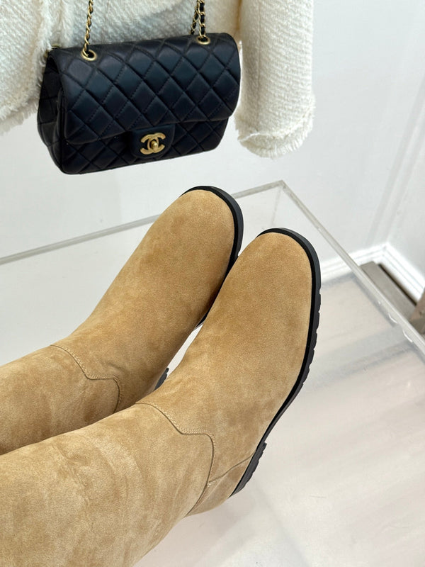 CC 26FW Riding Boots Gold-Tone Turn-Lock Strap Beige Suede & Shearling 188561