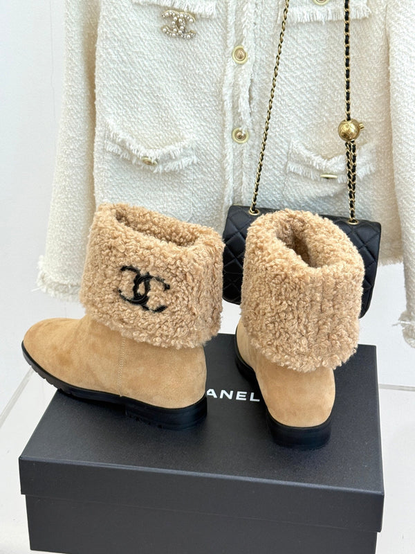 CC 26FW Low-Cut Boots Fold-Over Shearling Cuffs Leather 188554