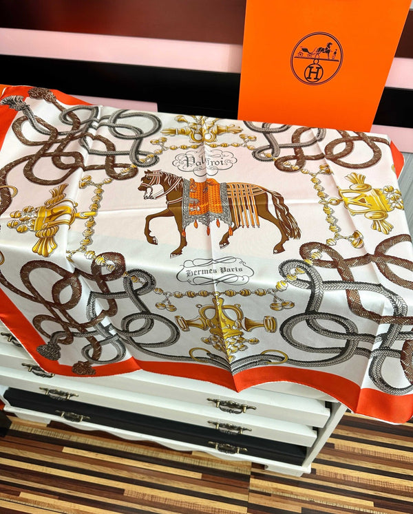 HM 26s Scarf  90x90cm Silk 550761