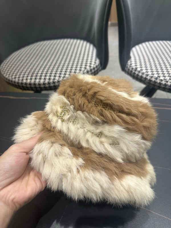 CC 26FW Color-Block Knit Bucket Hat Faux Fur 551902