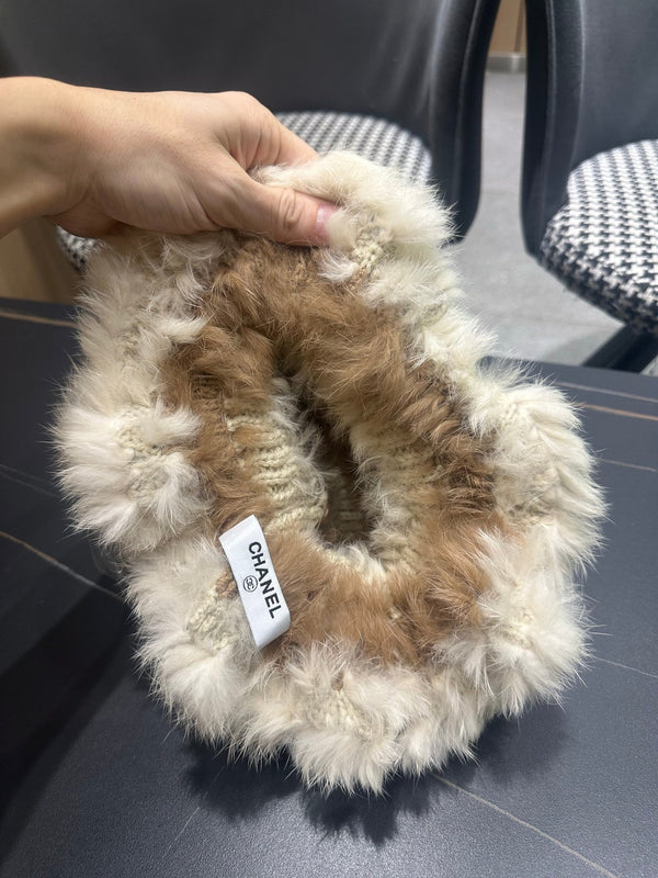 CC 26FW Color-Block Knit Bucket Hat Faux Fur 551902