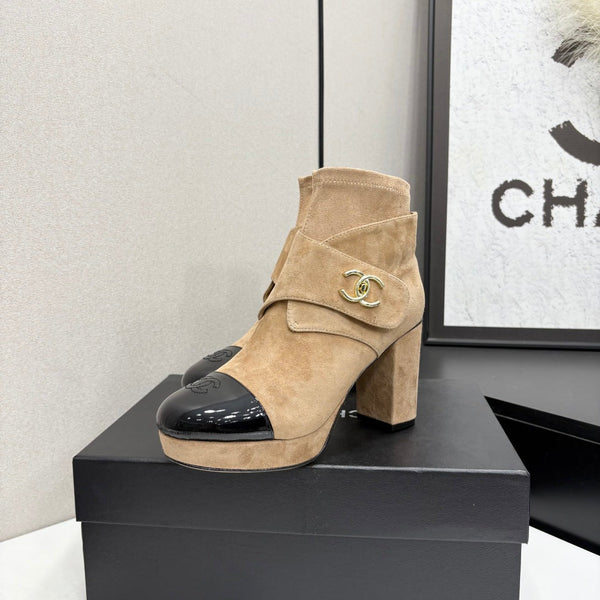 CC 26FW Block Heel Ankle Boots Gold-Tone CC Logo Suede Patent Leather 193652