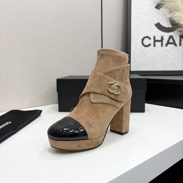 CC 26FW Block Heel Ankle Boots Gold-Tone CC Logo Suede Patent Leather 193652