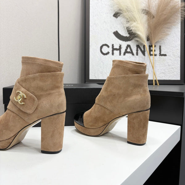 CC 26FW Block Heel Ankle Boots Gold-Tone CC Logo Suede Patent Leather 193652