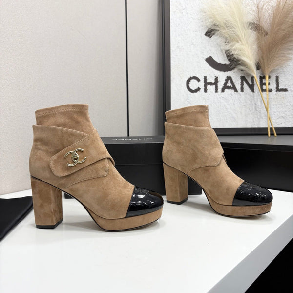 CC 26FW Block Heel Ankle Boots Gold-Tone CC Logo Suede Patent Leather 193652