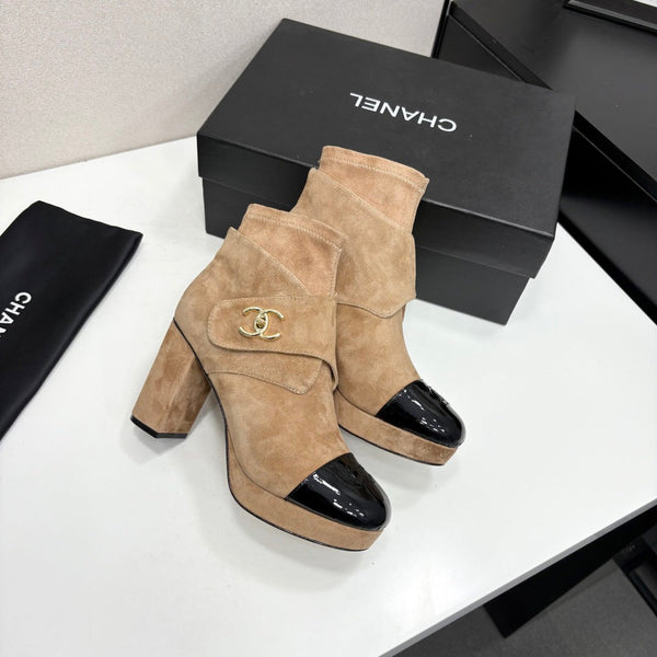 CC 26FW Block Heel Ankle Boots Gold-Tone CC Logo Suede Patent Leather 193652