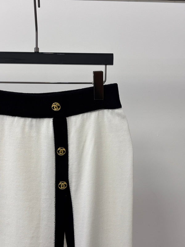 CC 26S Knit Midi Skirt Elastic Waist Double-C Logo Metal Buttons Side Slit 448084
