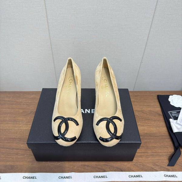 CC 27S Block Heel Pumps Toe Cap Suede 194765