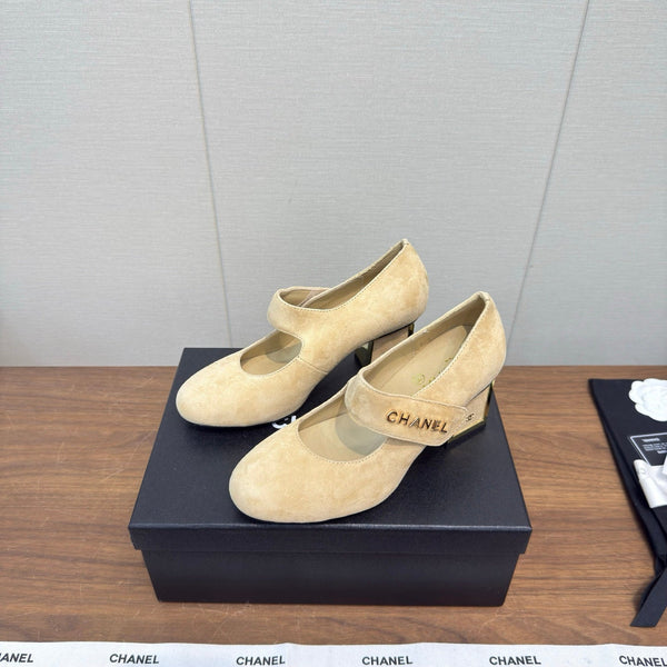 CC 27S Mary Jane Pumps Chunky Heel Gold Strap Suede 194762