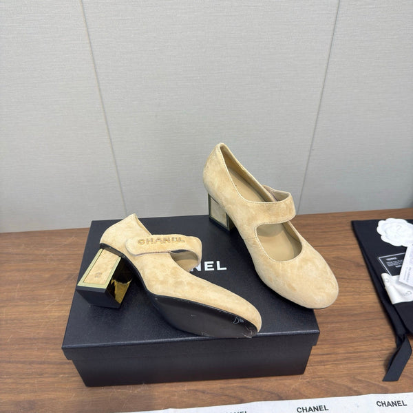 CC 27S Mary Jane Pumps Chunky Heel Gold Strap Suede 194762